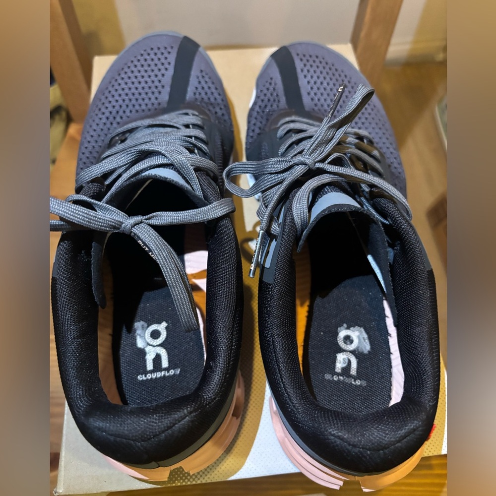 On Cloudflow 3.0 Running Shoes - Womens size 9.5 gray/pink - LIKE NEW - Picture 7 of 8
